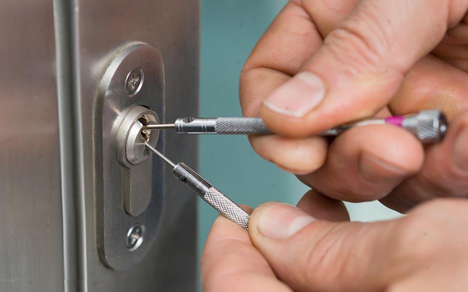 changer une serrure de porte Le Perchay