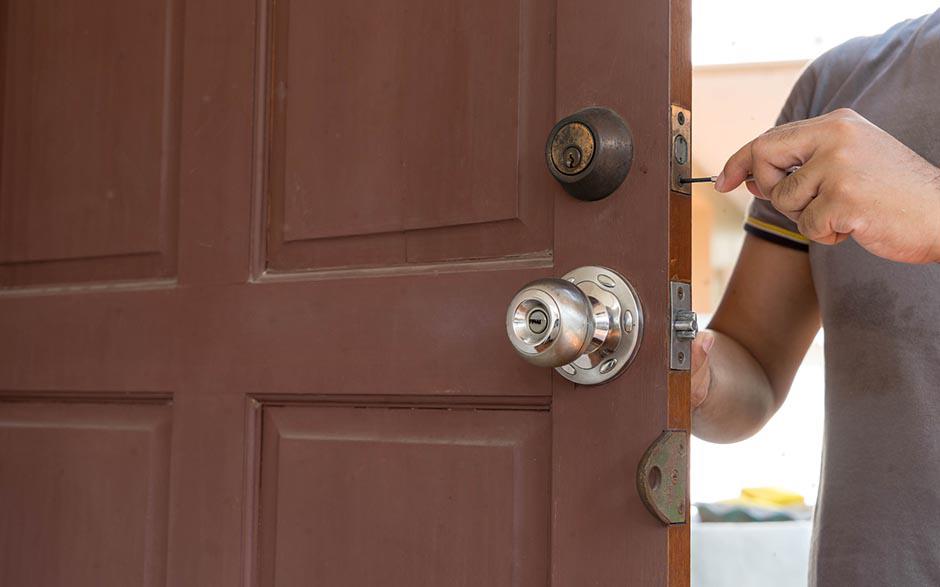 tarifs serrurier ouverture de porte Villeneuve-le-Comte